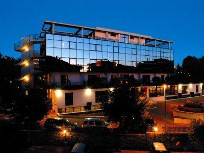 Hotell Zone 4*